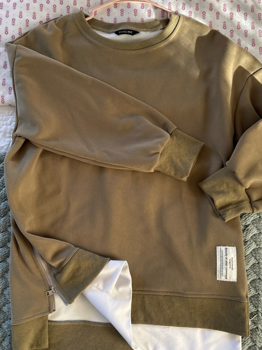 Chic Me women’s Crewneck Sweatshirt tunic . Size L